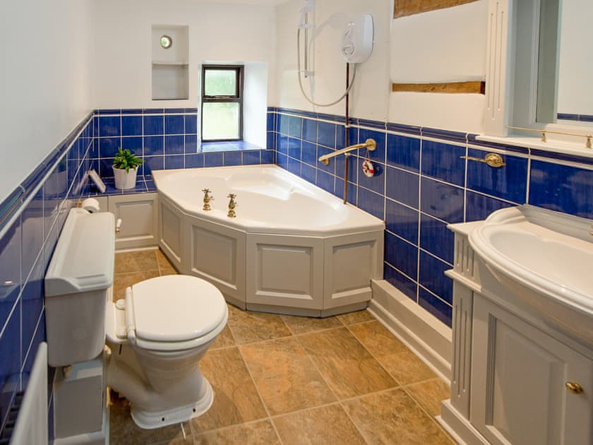 Bathroom | Crown Inn, Woolhope, near Ledbury