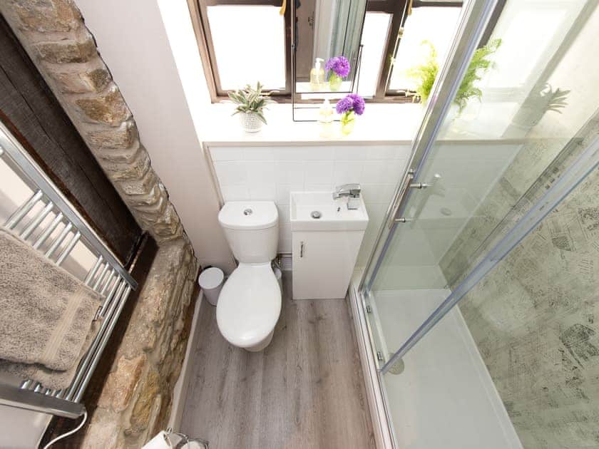Shower room | Crown Inn, Woolhope, near Ledbury