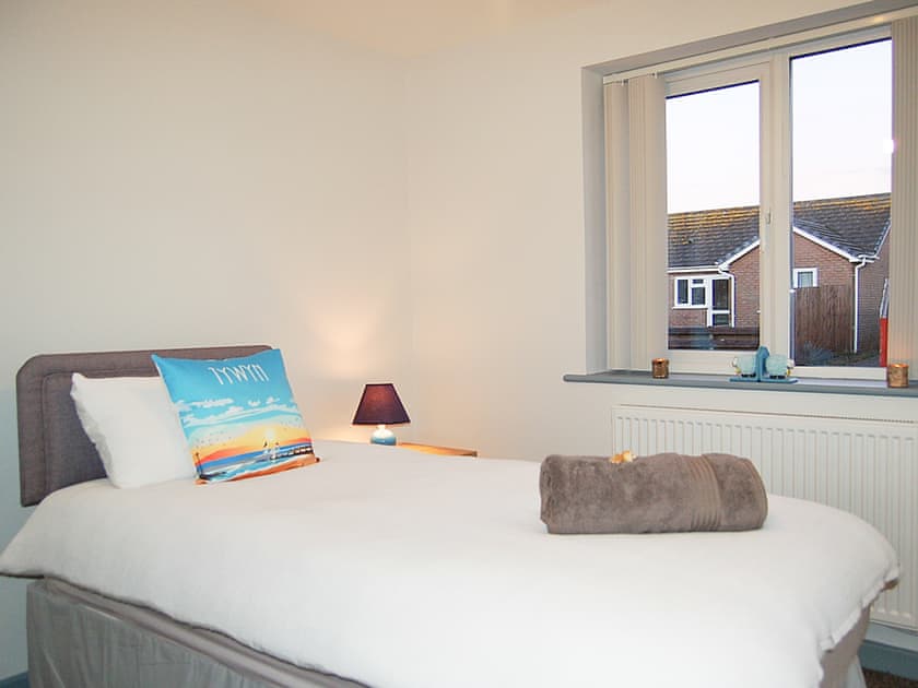 Twin bedroom | Sena Tor Burs, Tywyn, near Aberdovey