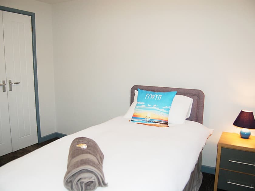Twin bedroom | Sena Tor Burs, Tywyn, near Aberdovey