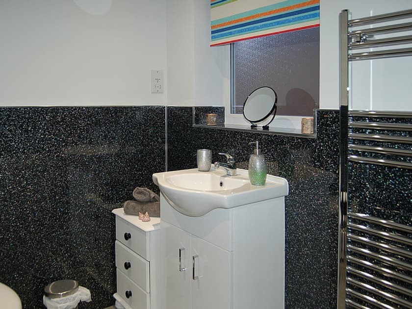 Bathroom | Sena Tor Burs, Tywyn, near Aberdovey