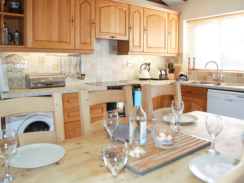 Kitchen/diner | Glyn Saron Cottage, Bryncrug<br />
