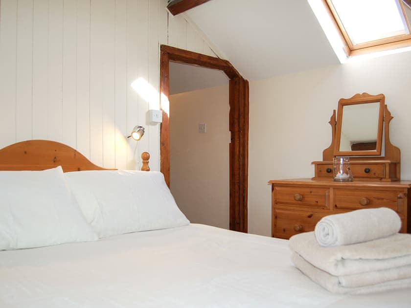 Double bedroom | Glyn Saron Cottage, Bryncrug<br />