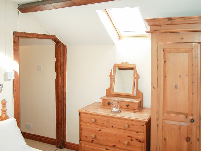 Double bedroom | Glyn Saron Cottage, Bryncrug<br />
