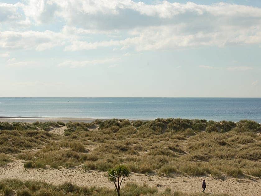 Surrounding area | Sand Dune Sea View Apartment, Barmouth