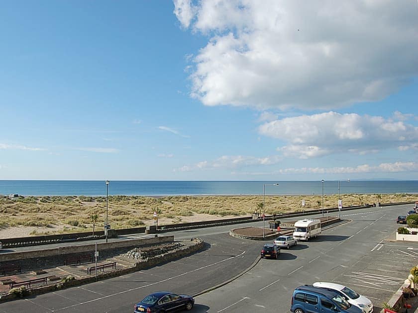 Surrounding area | Sand Dune Sea View Apartment, Barmouth