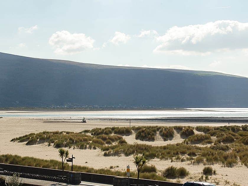 Surrounding area | Sand Dune Sea View Apartment, Barmouth