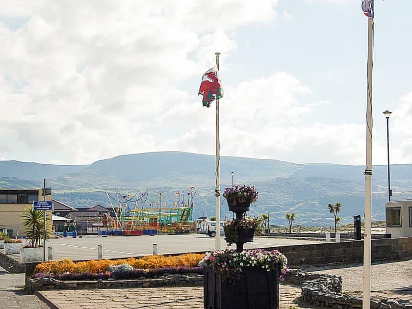 Surrounding area | Sand Dune Sea View Apartment, Barmouth