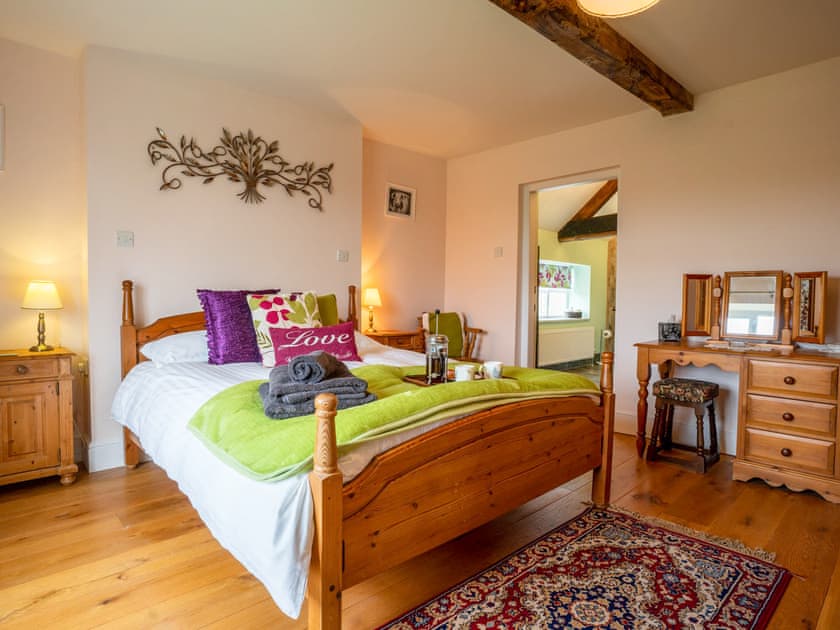 Double bedroom | Rimmers Farmhouse, Wichenford, near Worcester