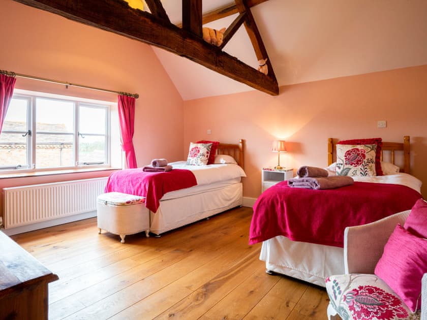 Twin bedroom | Rimmers Farmhouse, Wichenford, near Worcester