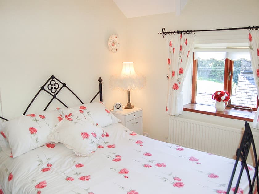 Double bedroom | Tre-Allt Cottage, Dolgellau