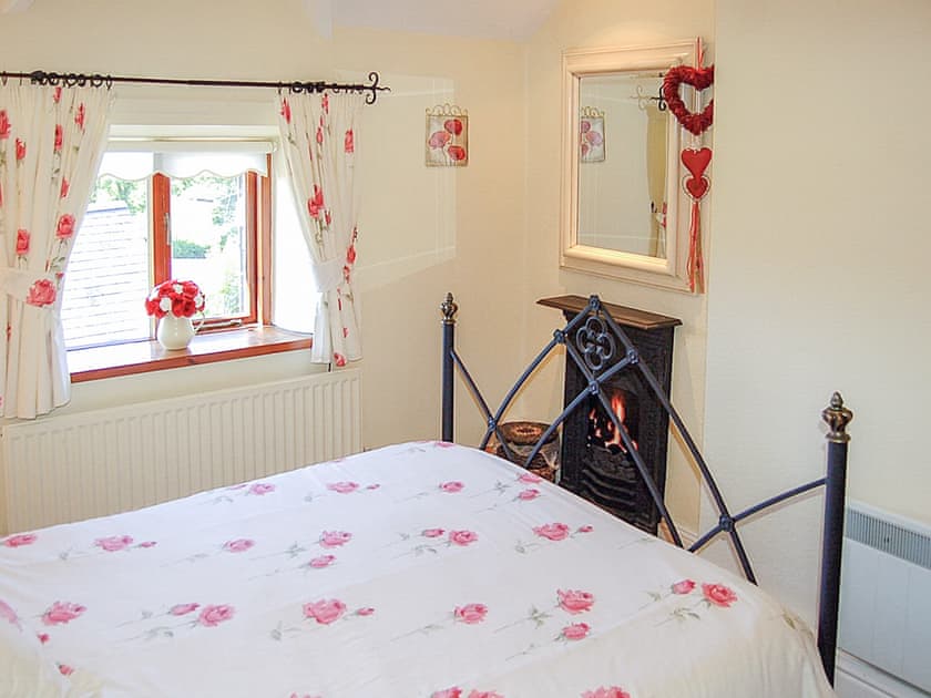 Double bedroom | Tre-Allt Cottage, Dolgellau