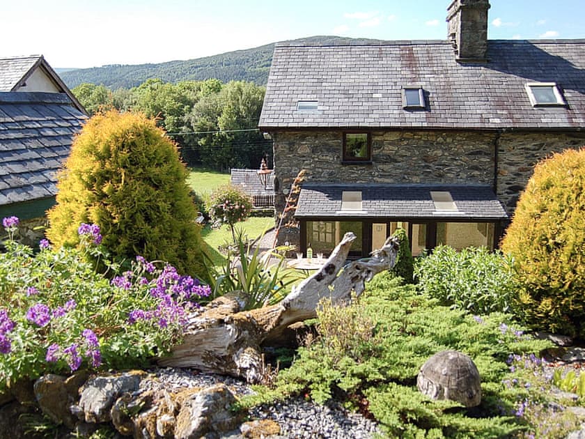 Garden | Tre-Allt Cottage, Dolgellau