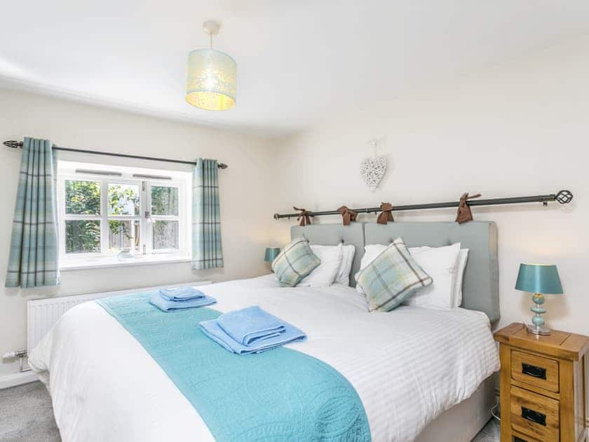 Double bedroom | Fry’s Barn - Home Farm Cottages, Winscombe