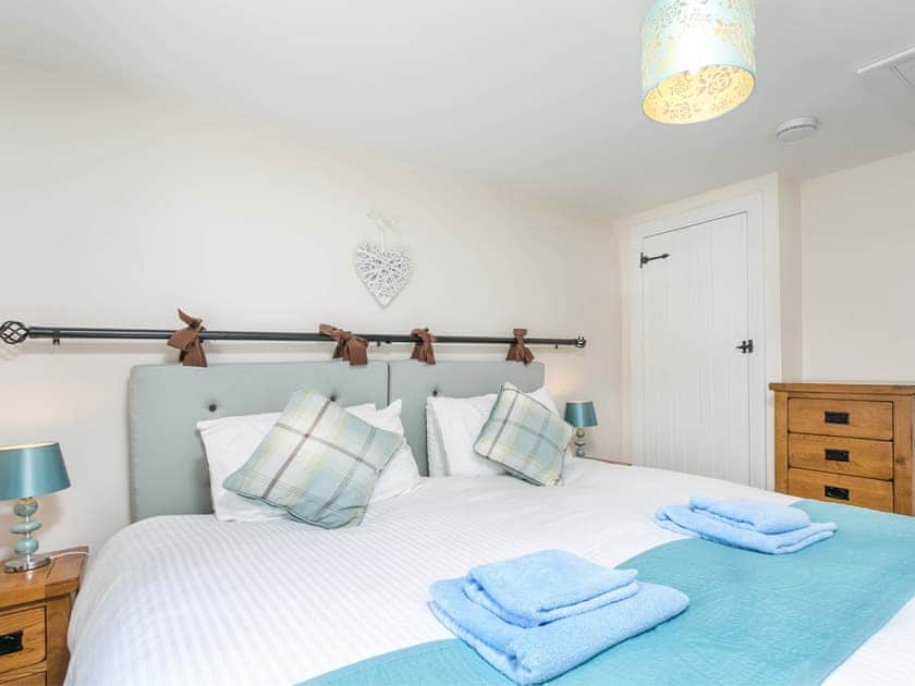 Double bedroom | Fry’s Barn - Home Farm Cottages, Winscombe