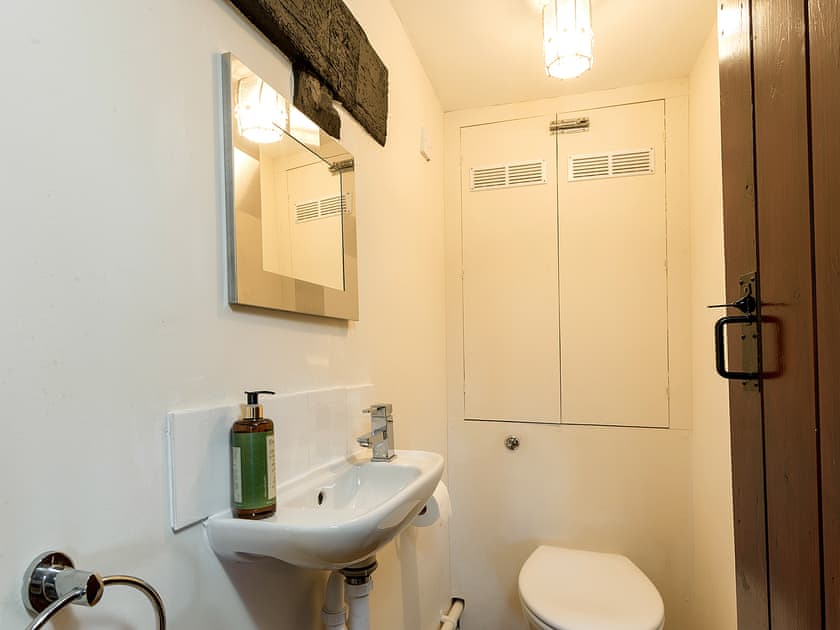 Separate toilet | Granary - Home Farm Cottages, Winscombe