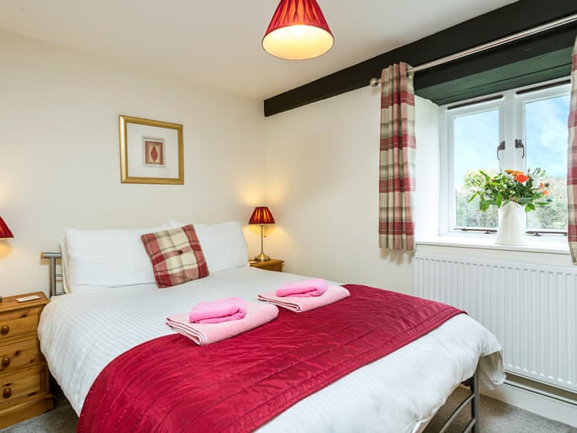 Double bedroom | Granary - Home Farm Cottages, Winscombe