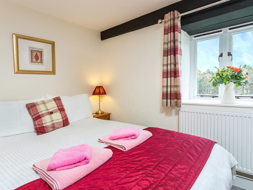 Double bedroom | Granary - Home Farm Cottages, Winscombe
