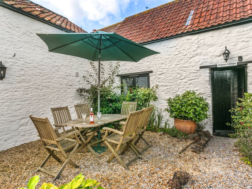 Outdoor area | Granary - Home Farm Cottages, Winscombe