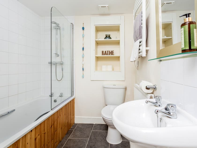 Bathroom | Hayloft - Home Farm Cottages, Winscombe