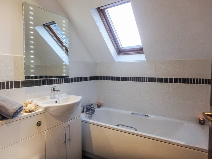 Bathroom | Llygad Yr Haul, Dolgellau