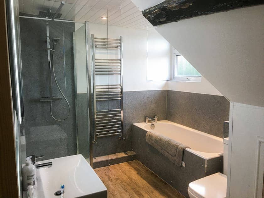 Bathroom | Penwig Isaf, New Quay