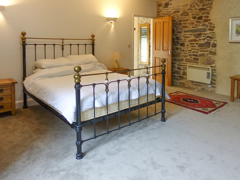 Double bedroom | Turneys Cottage - Pendewey Farm Cottages, Bodmin