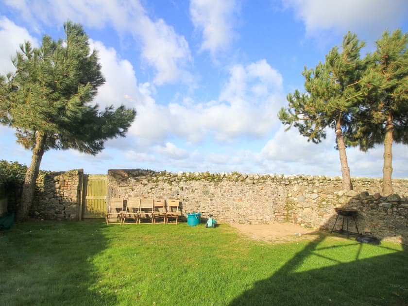 Garden | Bath Cottage, Cearnarfon