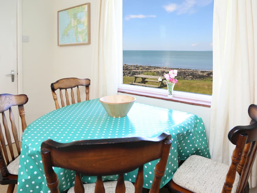Dining room | Beachside Bungalow, Llandanwg