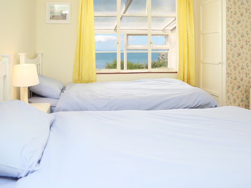 Twin bedroom | Beachside Bungalow, Llandanwg