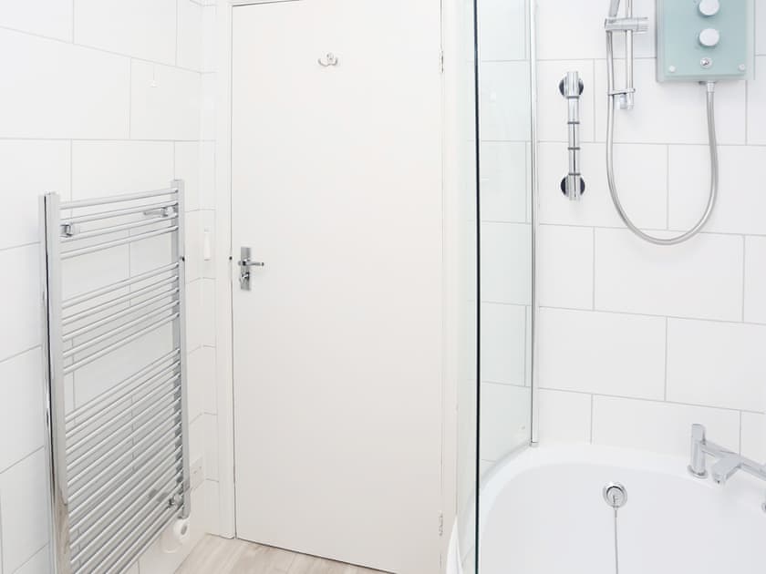 Bathroom | Beachside Bungalow, Llandanwg