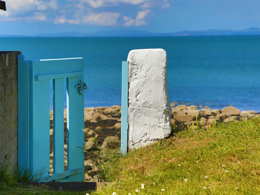 Path to beach | Beachside Bungalow, Llandanwg