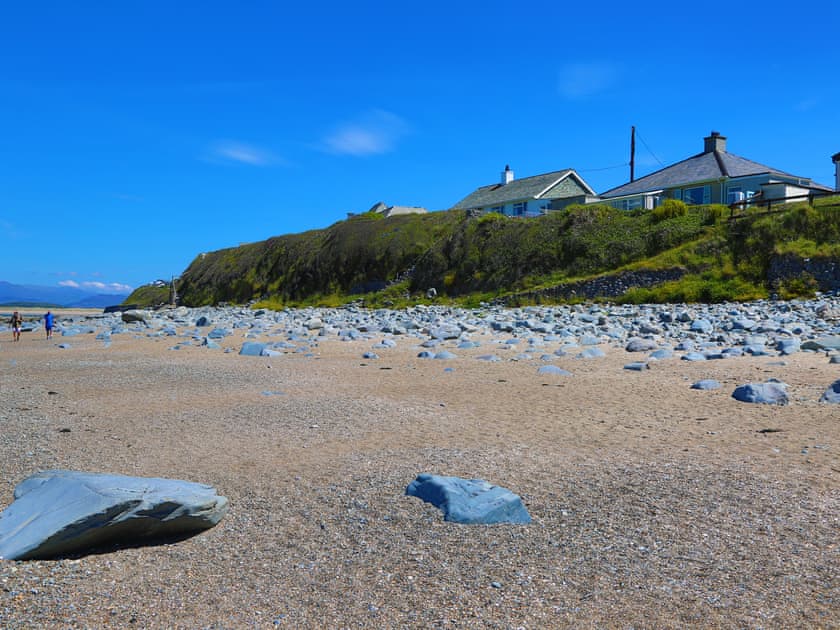 Setting | Beachside Bungalow, Llandanwg