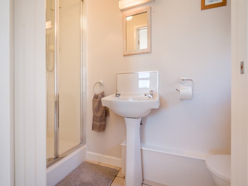 En-suite | Beacons Cottage, Brecon, Near Hay-on-Wye