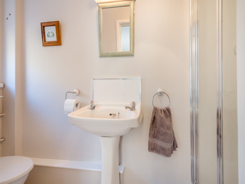 En-suite | Beacons Cottage, Brecon, Near Hay-on-Wye
