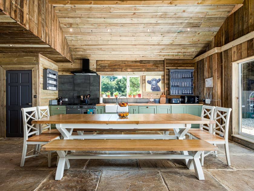 Open plan living space | Willis Barn - Willis House and Willis Barn, Iron Acton