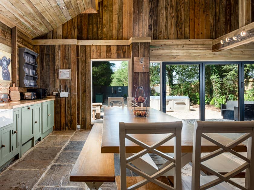 Open plan living space | Willis Barn - Willis House and Willis Barn, Iron Acton