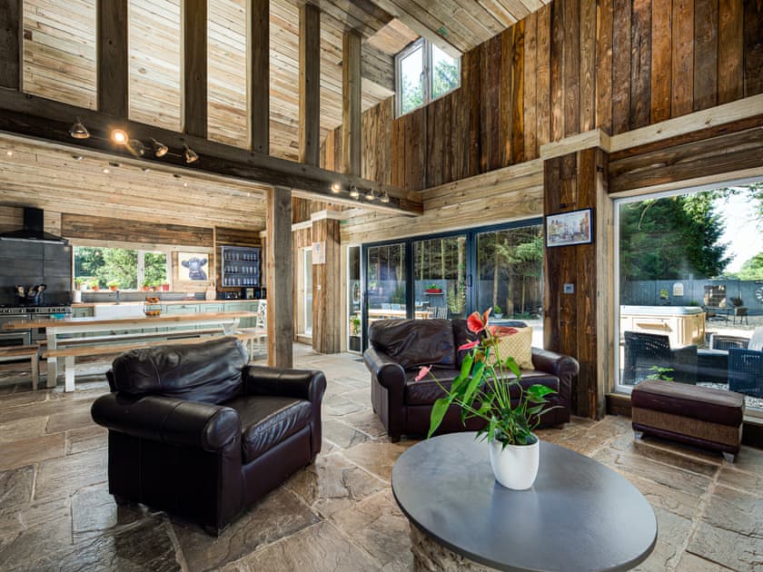 Open plan living space | Willis Barn - Willis House and Willis Barn, Iron Acton