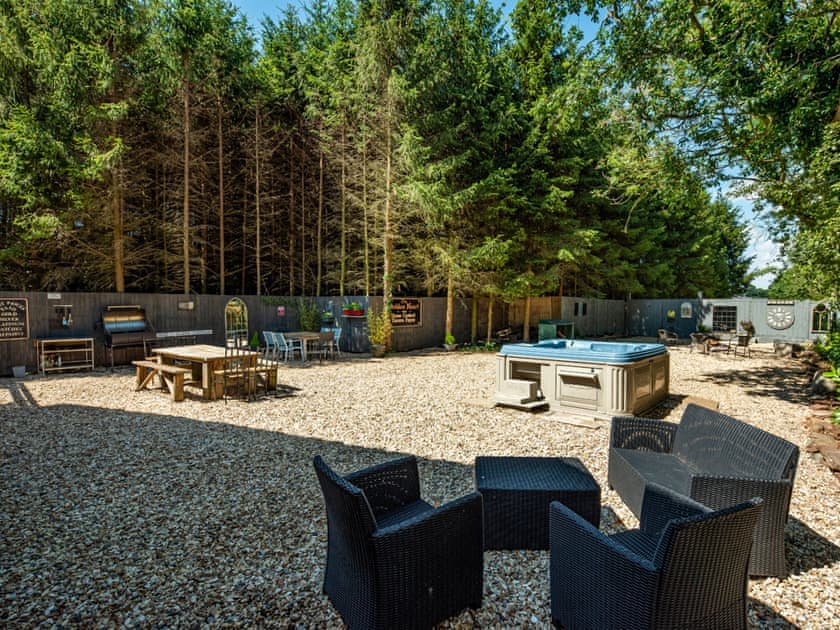 Garden | Willis Barn - Willis House and Willis Barn, Iron Acton