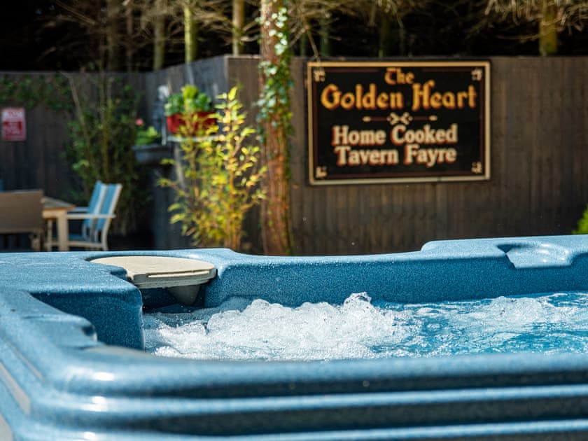 Hot tub | Willis Barn - Willis House and Willis Barn, Iron Acton