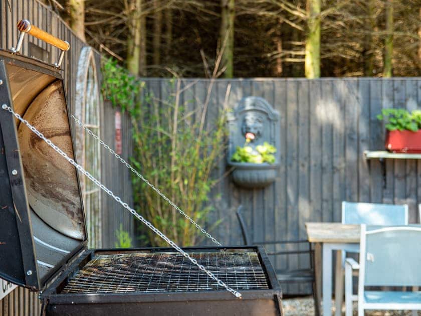 Sitting-out-area | Willis Barn - Willis House and Willis Barn, Iron Acton