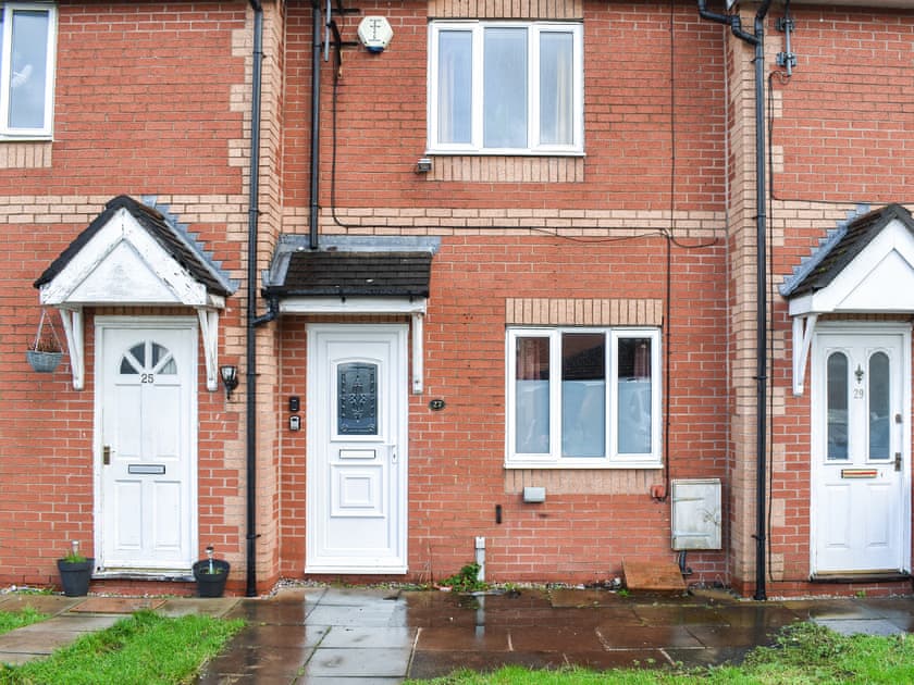 Exterior | Oakthorn House, Haydock, near St Helens