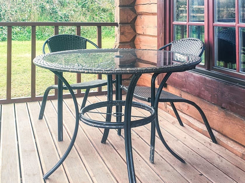 Decking | Ty Afal - Dwr Y Felin Log Cabins, Carno