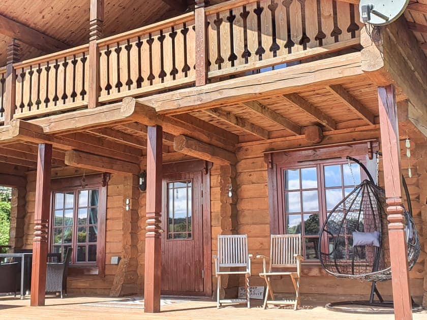 Decking | Ty Afal - Dwr Y Felin Log Cabins, Carno