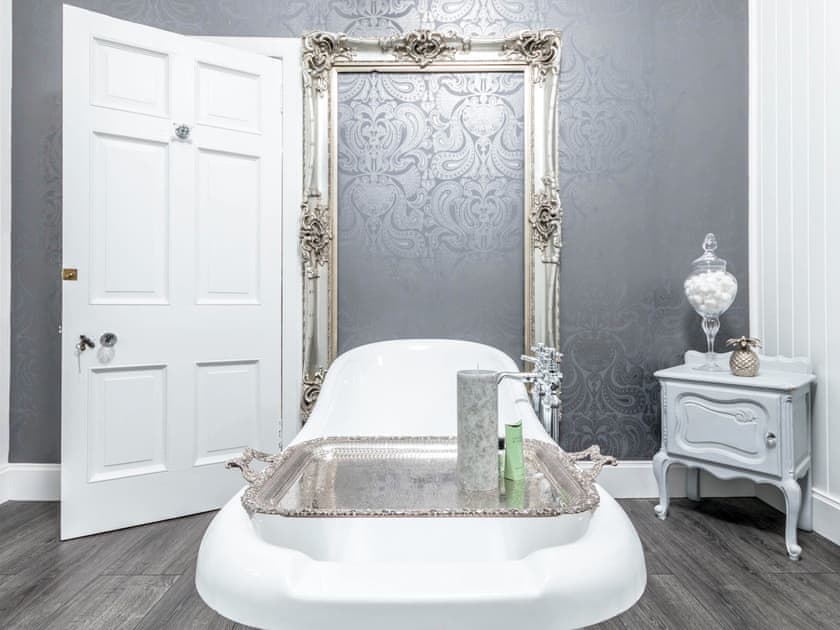 Bathroom | Firlands House - Firlands Retreats, Nairn