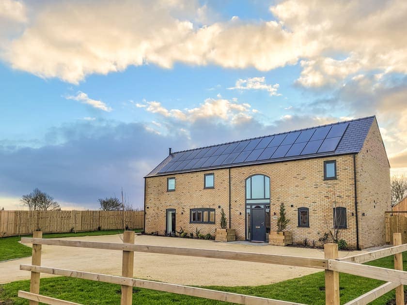 Front of house, private driveway | Lindum Barn - Ashlin Farm Barns, Dunholme, near Lincoln