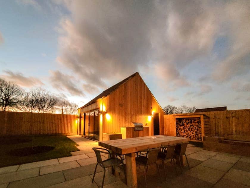 Garden room at sunset | Lindum Barn - Ashlin Farm Barns, Dunholme, near Lincoln