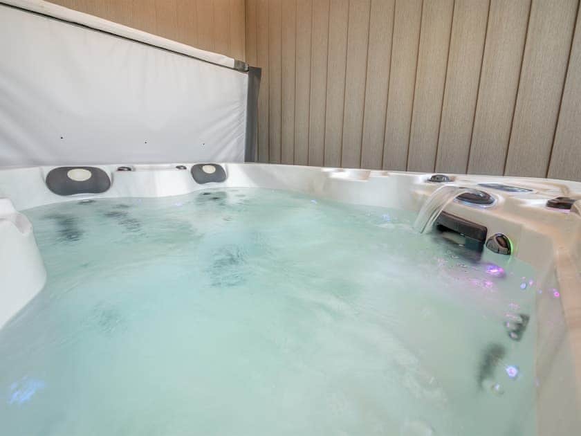 Hot tub | Branwen - Bryn Awel Caravan Park, Pentraeth