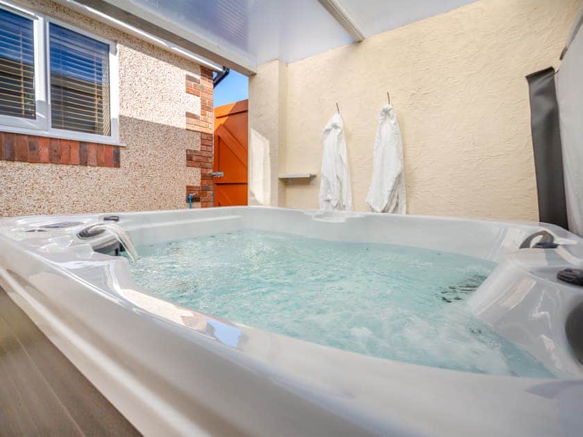 Hot tub | Pwyll Cottage - Bryn Awel Caravan Park, Pentraeth