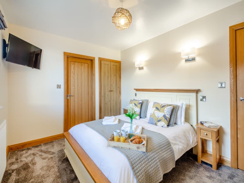 Double bedroom | Pwyll Cottage - Bryn Awel Caravan Park, Pentraeth